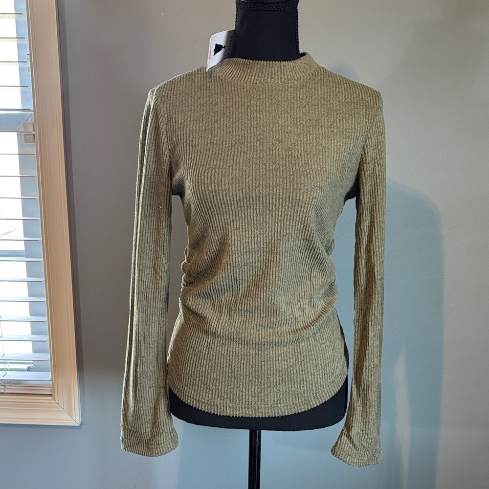 Ribbed Long-Sleeve Crewneck Top in Army Green